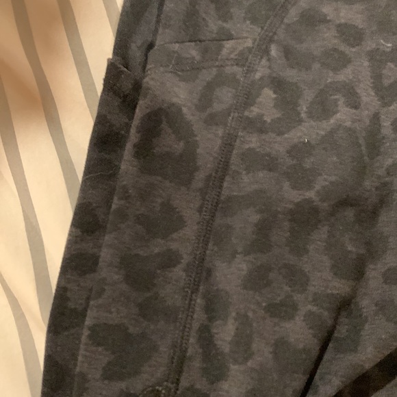 Black cheetah print leggings - Picture 3 of 3